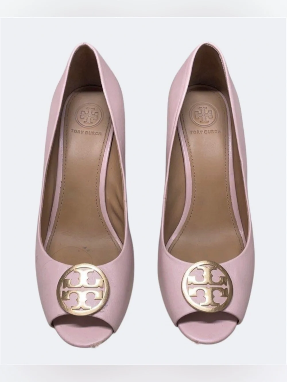 Tory Burch Benton Wedge Sandals Seashell Pink Peep Toe Gold Medallion Women 8.5